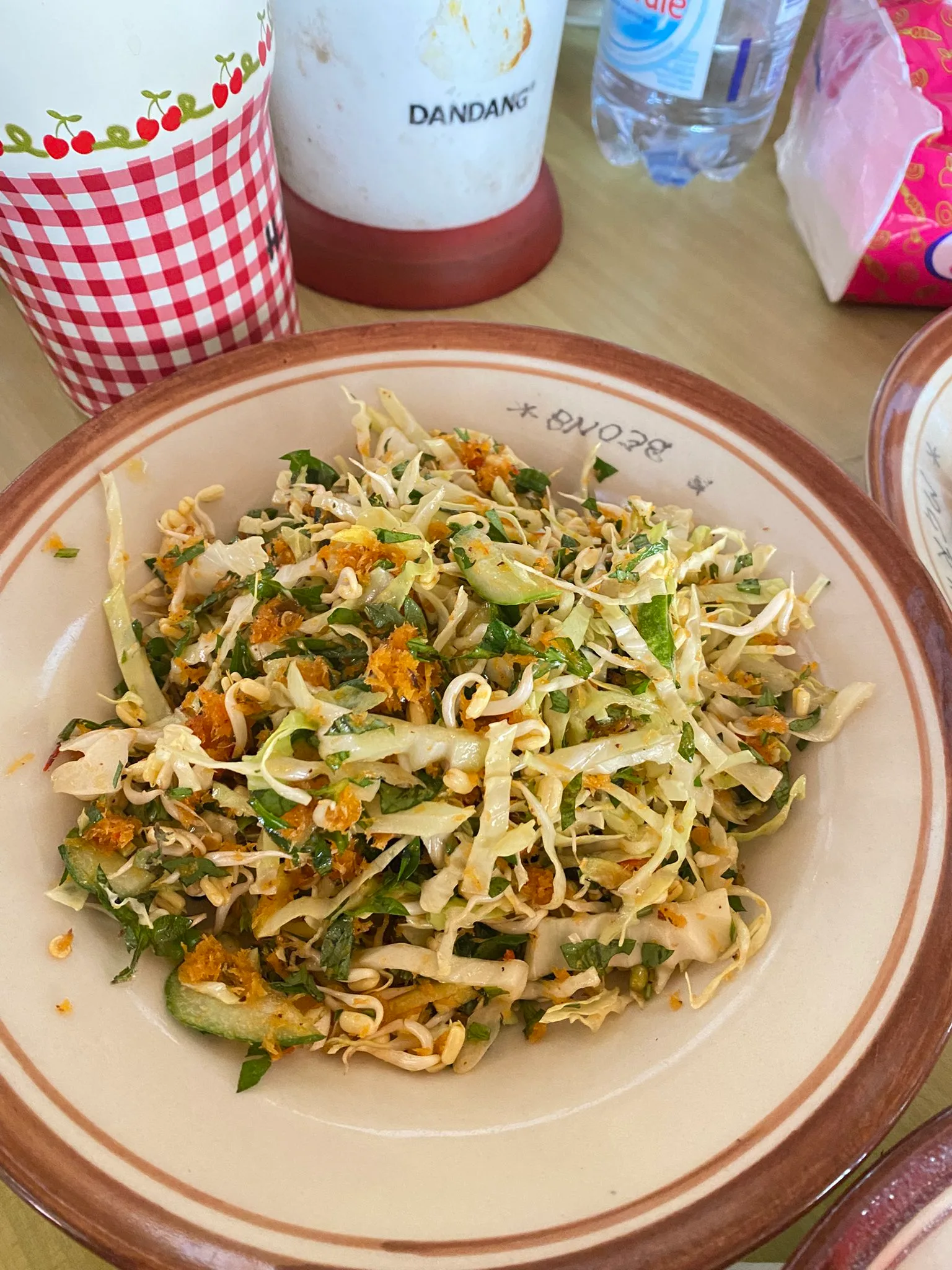A fresh vegetable side dish served at a Magelang warung
