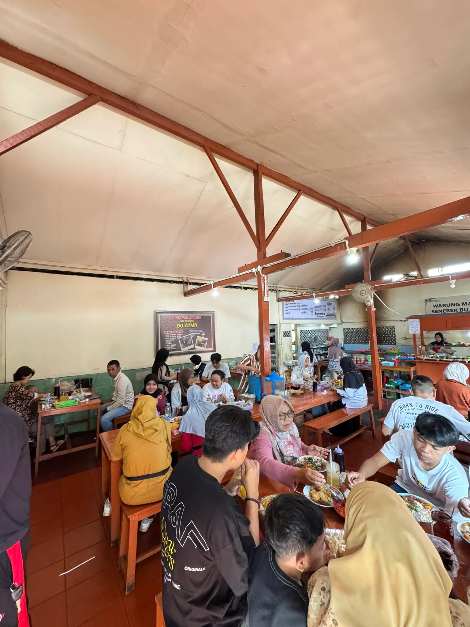 People eating together in a Magelang warung dining area