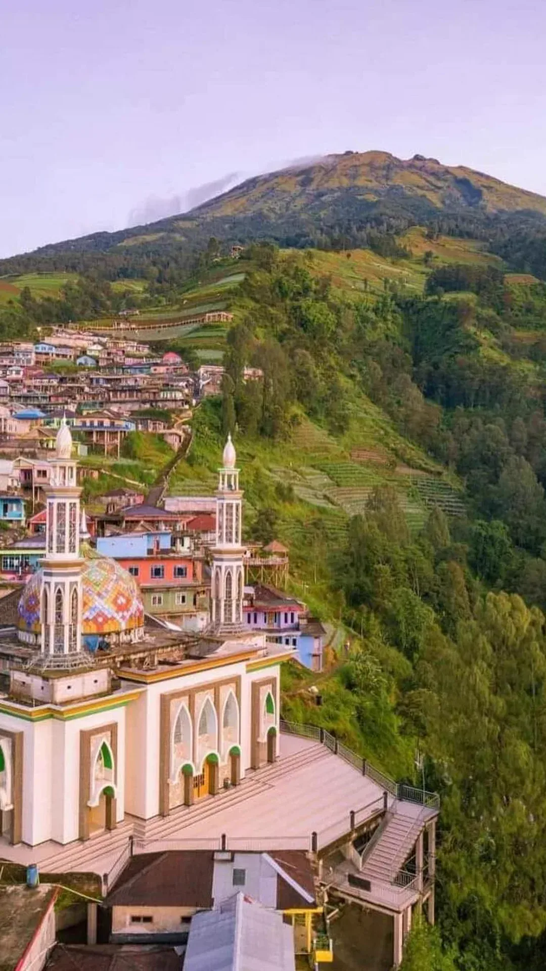 Phone wallpaper of houses strung along the terraced hillside at Nepal Van Java
