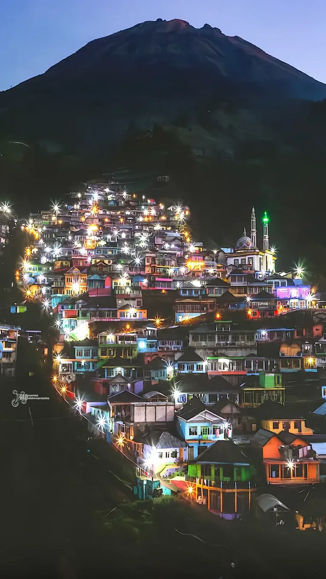 Phone wallpaper of a viewpoint over the terraces at Nepal Van Java