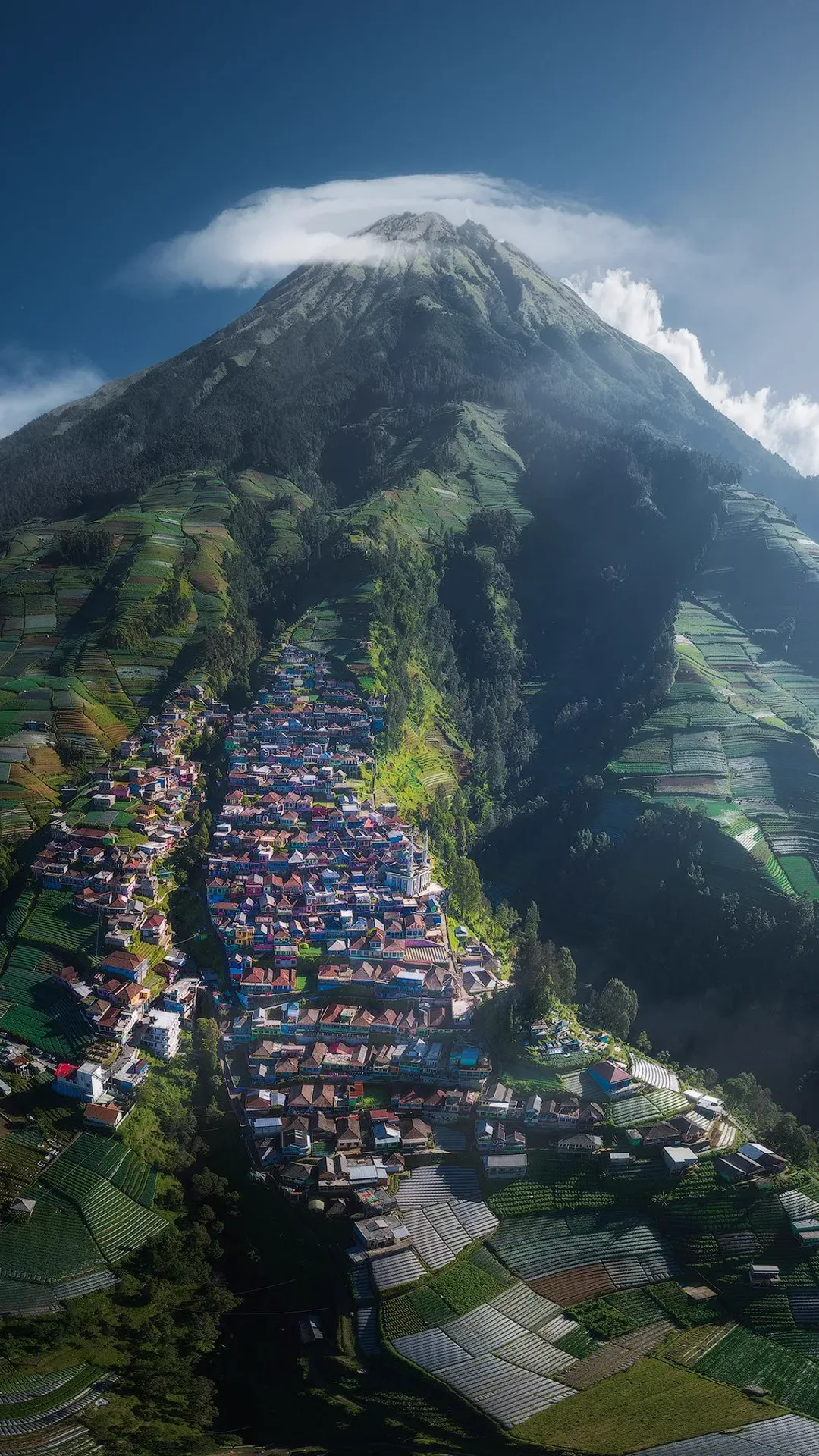 Phone wallpaper of the main village square at Nepal Van Java on a bright day